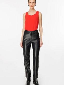 Siyah Paçası Zımba Detaylı Deri Pantolon