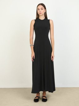 Bisiklet Yakalı Kolsuz Sandy Kumaş Elbise Siyah