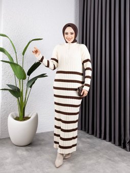 Kahverengi Çizgili Ve Fermuarlı Dik Yaka Triko Elbise