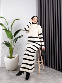 Taş Çizgili Ve Fermuarlı Dik Yaka Triko Elbise