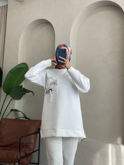 Beyaz Arkası Desenli Tunik