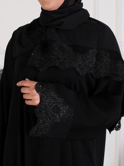 Şık Ve Kaliteli Dubai Ipeği Şallı Abaya Ferace Sakallısimli Dantelli Omuzdan Yarasakol Ölçü 77 Cm