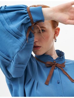 Nervür Detaylı Bağcıklı Bluz Taç Mavisi