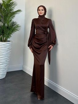 Orlenda Drape Detay Balık Saten Abiye Elbise Kahverengi