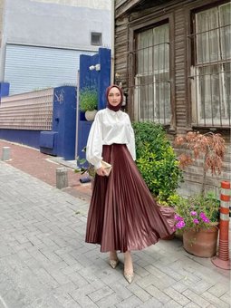 Deri Görünümlü Pileli Etek