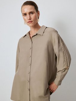 Kolu Örgü İşlemeli Gömlek