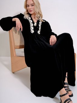 Siyah Hakim Yaka Robası Düğmeli Kat Kat Volanlı Nakışlı Balon Kol Dokuma Elbise Alc X12007