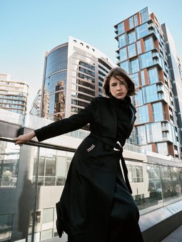 Kruvaze Yaka Aksesuar Detaylı Siyah Trençkot 13530