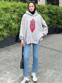 Yırtmaç Detaylı Baskılı Sweatshirt Gri