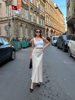 Bej Crep Saten Uzun Etek