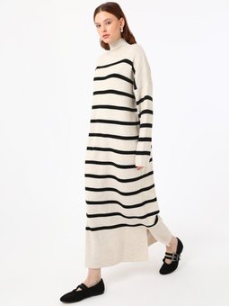 Çizgi Detaylı Balıkçı Yaka Triko Taş Elbise