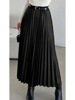 Siyah Deri Görünümlü Pileli Uzun Etek