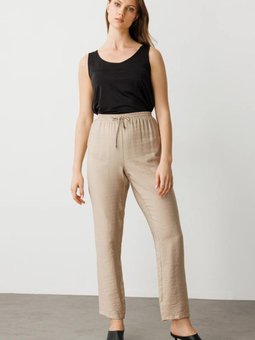 Kum Beli Lastikli Bej Pantolon