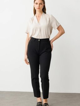 Siyah Beş Cepli Boru Paça Pantolon