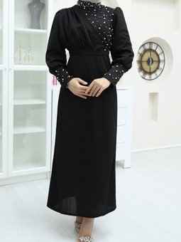 Siyah Kruvaze Yaka İnci Detaylı Krep Abiye Elbise