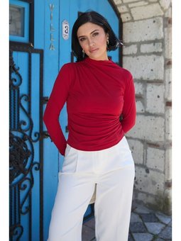 Omuzu Pileli Kırmızı Bluz