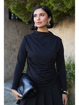 Omuzu Pileli Siyah Bluz