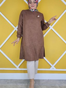 Kahverengi Broş Detaylı Ve Etek Ucu Taş Tunik