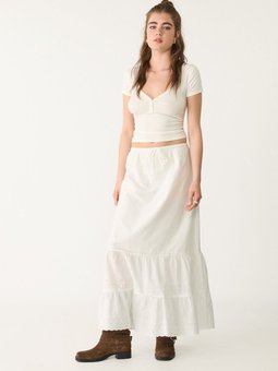 Beyaz Uzun Dökümlü İşlemeli Etek