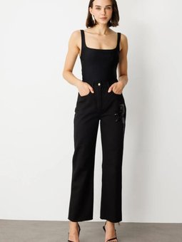 Siyah Pul Çiçek İşlemeli Kot Pantolon