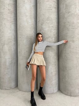 Beyaz Çizgili Burgu Kumaş Sırt Kemerli Crop