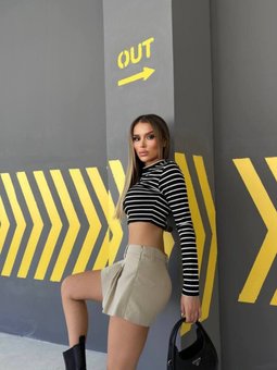 Siyah Çizgili Burgu Kumaş Sırt Kemerli Crop