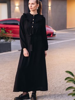 Siyah Önü Düğmeli Kuşaklı Yakası Fırfırlı Ayrobin Elbise