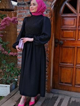 Siyah Keten Kumaş Dantel Detaylı Beli Lastikli 135cm Elbise
