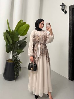 Bej Şifon Kumaş Kuşaklı Kayık Yaka Elbise