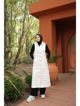 Kapüşonlu Çıtçıtlı Kolsuz Cepli Uzun Kapitone Krem Yelek