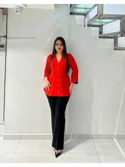 Büyük Beden Yaka Da Aksesuar Detaylı Ve Kendinden Kemerli Kırmızı Gömlek