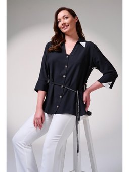 Büyük Beden Yaka Da Aksesuar Detaylı Ve Kendinden Kemerli Siyah Gömlek