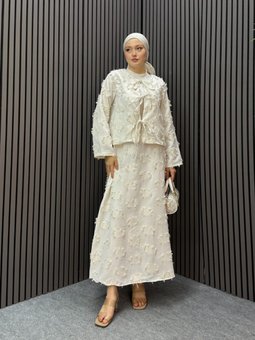 Beyaz Duru Ponpon Etekli İkili Takım