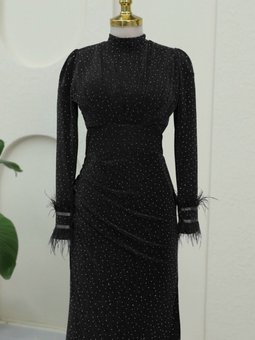 Siyah Kolu Tüylü Önü Çift Kuyruklu Abiye Elbise