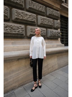 Gold Düğme Ve Piliseli Beyaz Gömlek