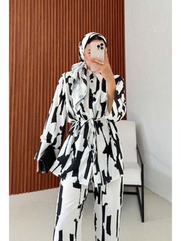 Eşarplı Desenli Takım