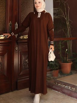 Kahverengi Düğme Detaylı Triko Elbise