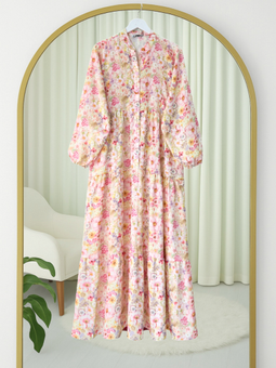 Yarım Düğmeli Kolu Lastikli Çiçek Desenli Pudra Elbise