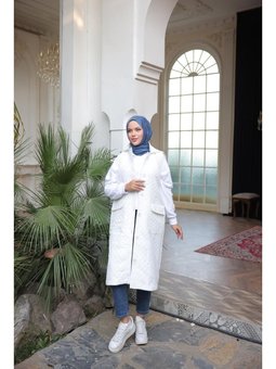 Kapüşonlu Düğmeli Kolsuz Cepli Kapitone Uzun Krem Yelek 46)