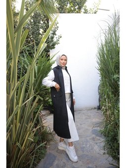 Kapüşonlu Fermuarlı Kolsuz Önden Cepli Kapitone Uzun Siyah Yelek 46)