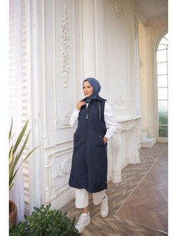 Kapüşonlu Fermuarlı Kolsuz Yandan Cepli Kapitone Lacivert Yelek 46)