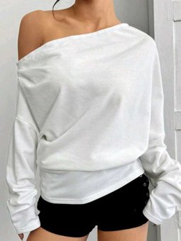 Beyaz Kayık Yaka Asimetrik Salaş Kesim İki İplik Geniş Sweatshirt