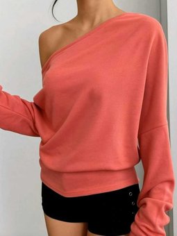 Mercan Kayık Yaka Asimetrik Salaş Kesim İki İplik Geniş Sweatshirt