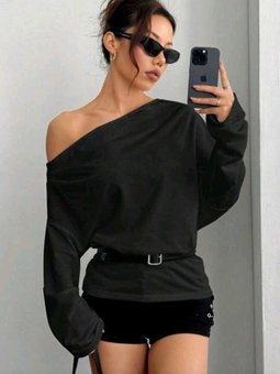 Siyah Kayık Yaka Asimetrik Salaş Kesim İki İplik Geniş Sweatshirt