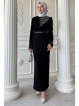 Taş Yaka Tüylü Kol Siyah Abiye Elbise