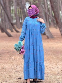 Açık Mavi Çiçek Nakışlı Kot Elbise