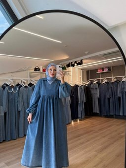 Mavi V Yaka Beli Büzgülü Geniş Kalıp Balon Kollu Denim Kot Elbise