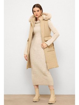 Kürklü Çıkabilen Kapüşonlu Kemer Detaylı Kapitone Bej Yelek