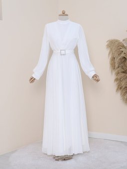 Beyaz Kemeri Taşlı Önü Pileli Abiye Elbise
