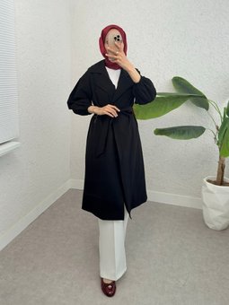 Kolu Lastikli Kemerli Astarlı Siyah Trençkot